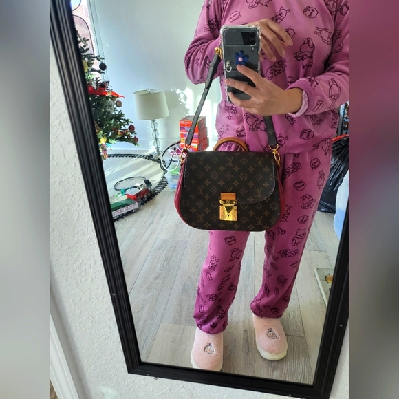 Authentic Louis Vuitton Eden MM in Rouge color - Picture 4 of 17